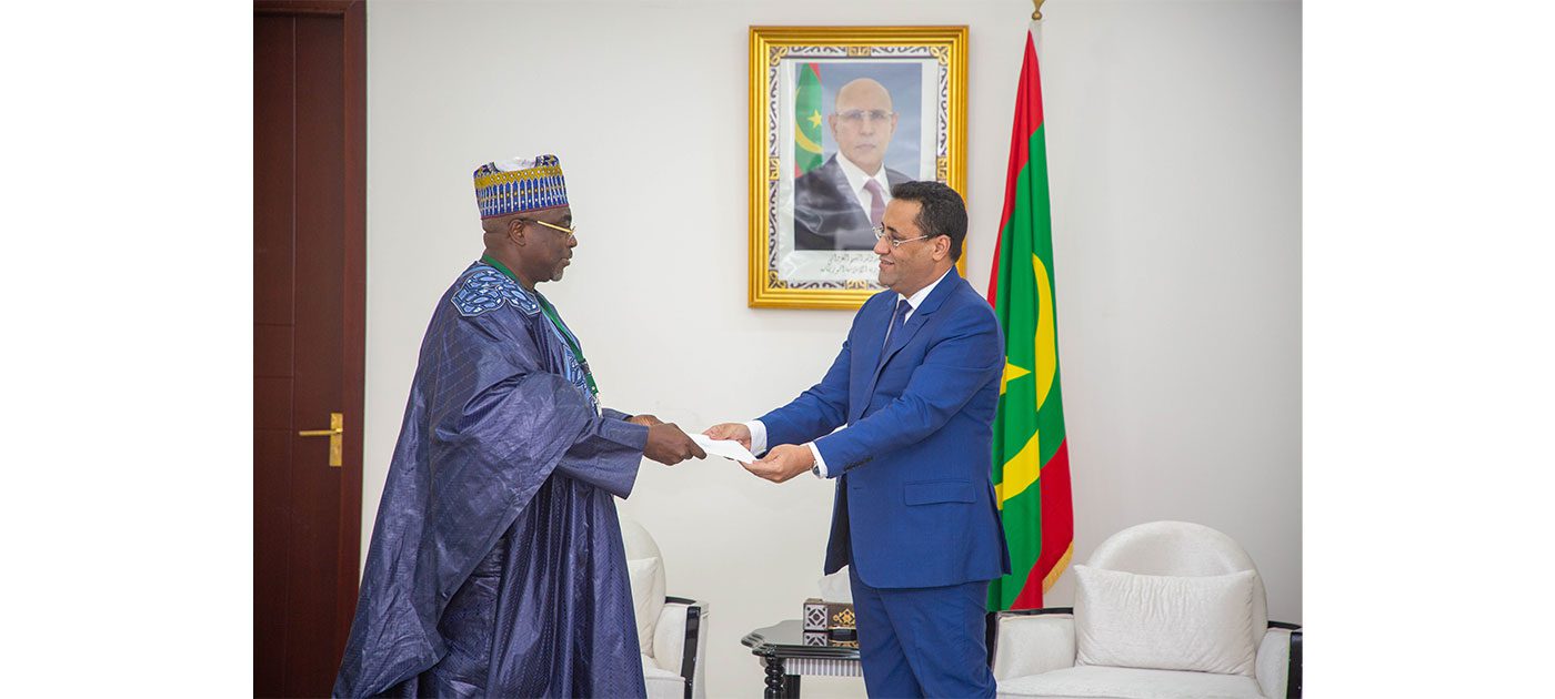 الوزير الأول يتسلم رسالة لرئيس الجمهورية من نظيره الغابوني