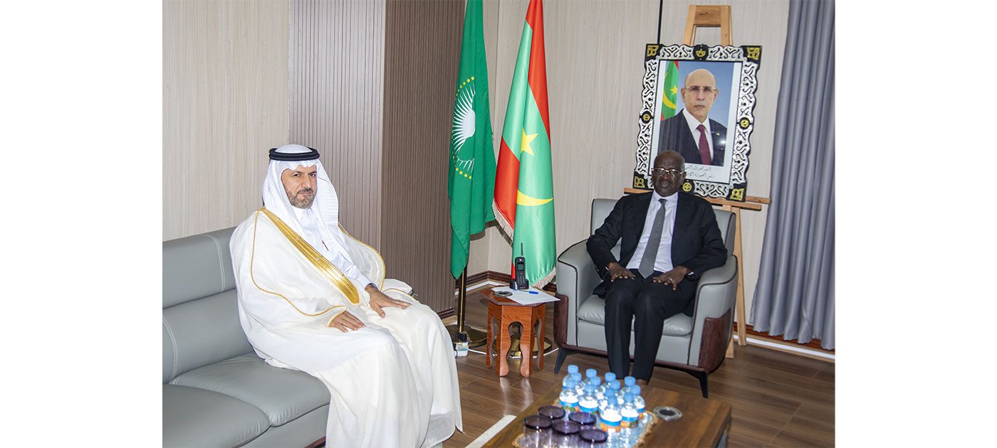 وزير الشؤون الخارجية يستقبل السفير السعودي