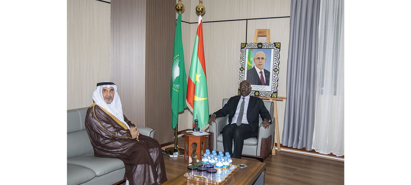 وزير الشؤون الخارجية يستقبل سفير دولة الكويت