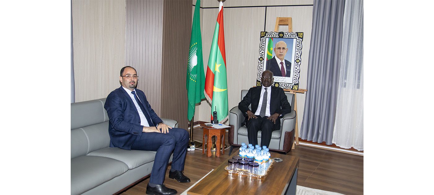 وزير الشؤون الخارجية يستقبل السفير الجزائري
