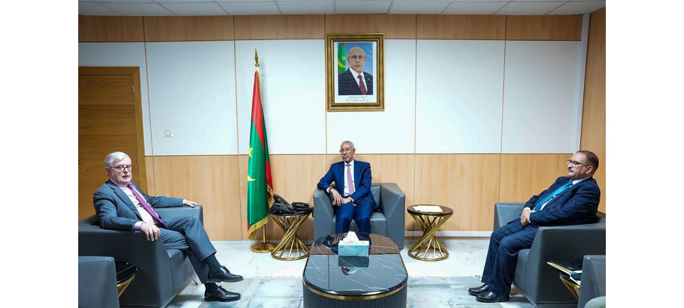 وزير الدفاع يستقبل السفير رئيس بعثة الاتحاد الأوروبي لدى بلادنا