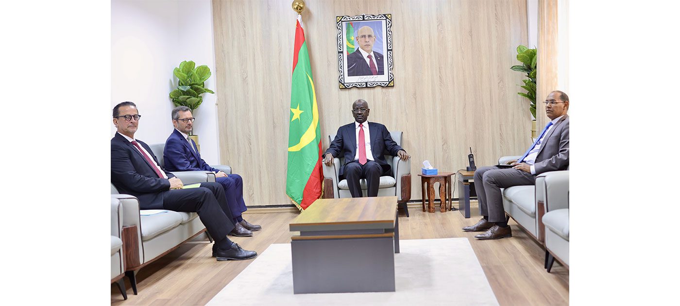 وزير الشؤون الخارجية يستقبل السفير الفرنسي