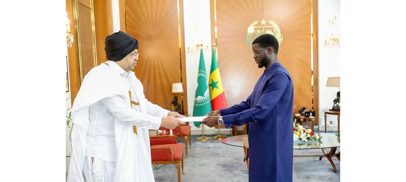 سفير بلادنا في السنغال يقدم أوراق اعتماده