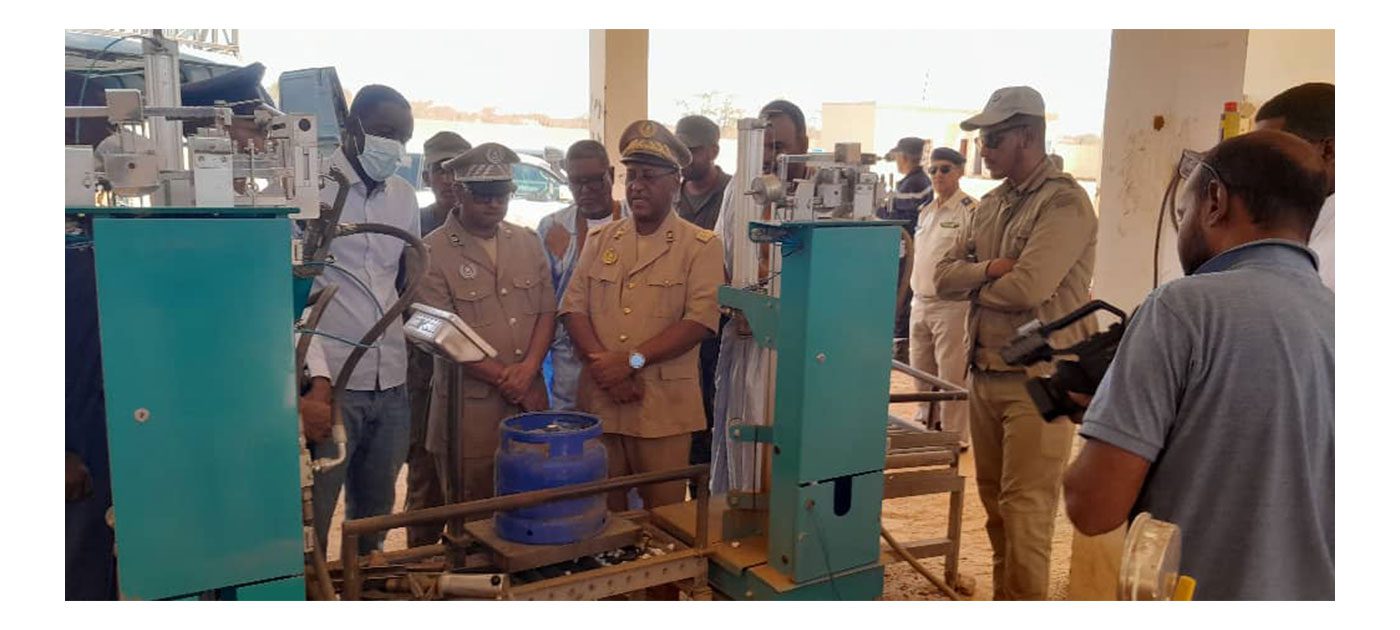 والي الحوض الغربي يتفقد بعض محطات التزويد بالوقود والغاز في لعيون