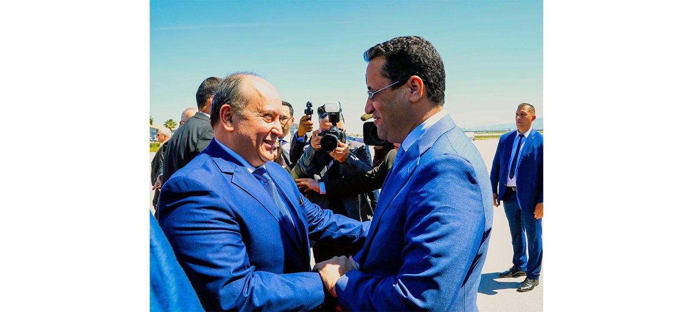 الوزير الأول يصل إلى الجزائر