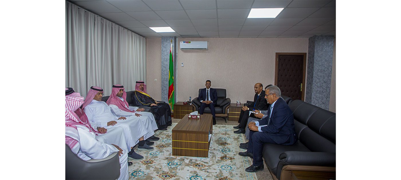 وزير الشؤون الإسلامية يستقبل السفير السعودي