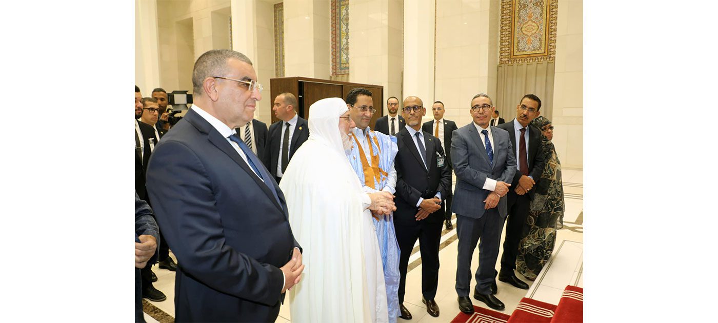 الوزير الأول يؤدي زيارة إلى جامع الجزائر