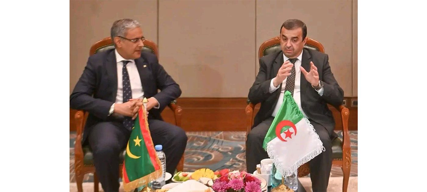 وزير الطاقة والنفط يجري مباحثات مع نظيره الجزائري