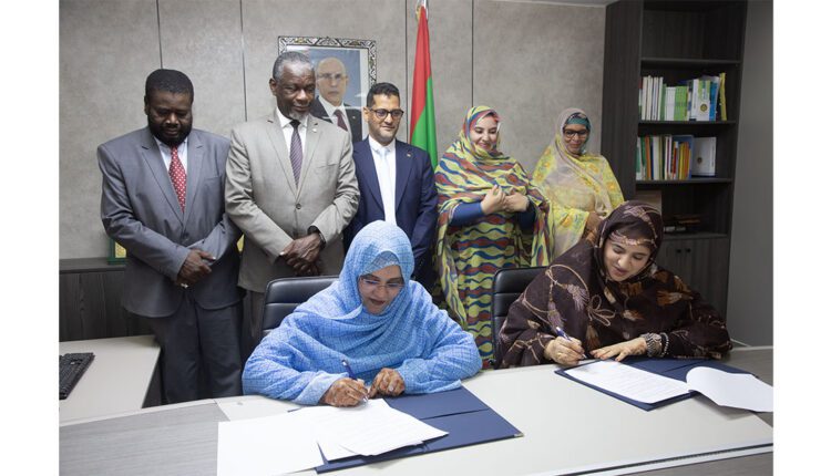 وزارتا التربية والعمل الاجتماعي توقعان اتفاقية لتوفير 60 ألف زي مدرسي