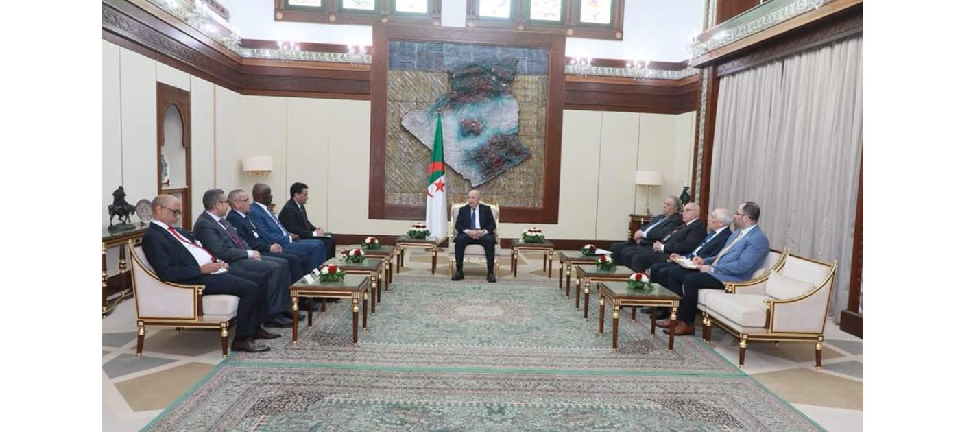 الرئيس الجزائري يستقبل الوزير الأول