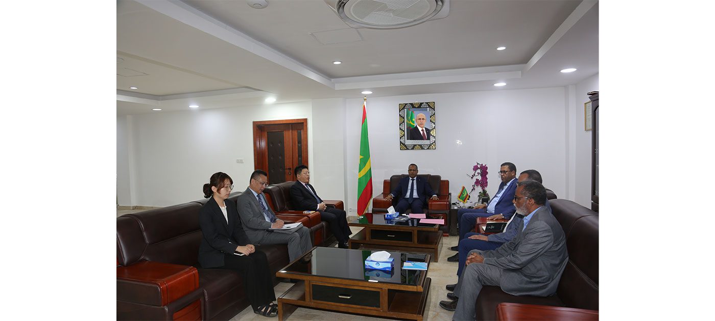 وزير الزراعة يستقبل السفير الصيني