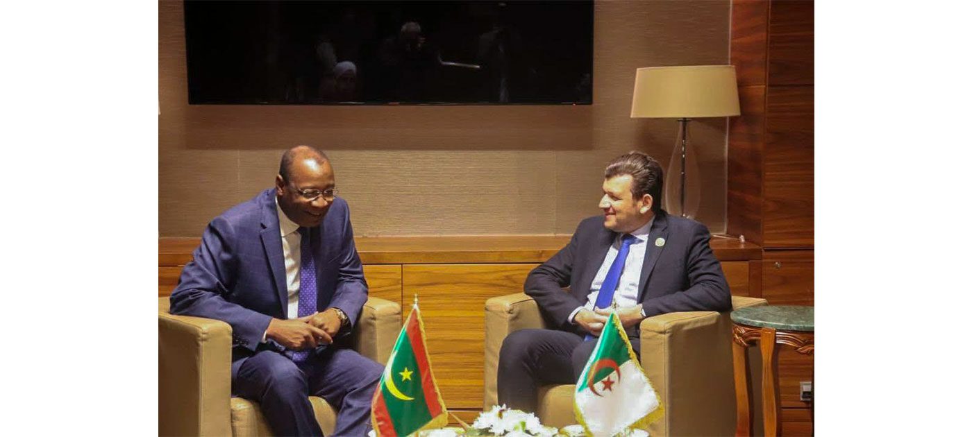 وزير التنمية الحيوانية يعقد اجتماعا مع نظيره الجزائري