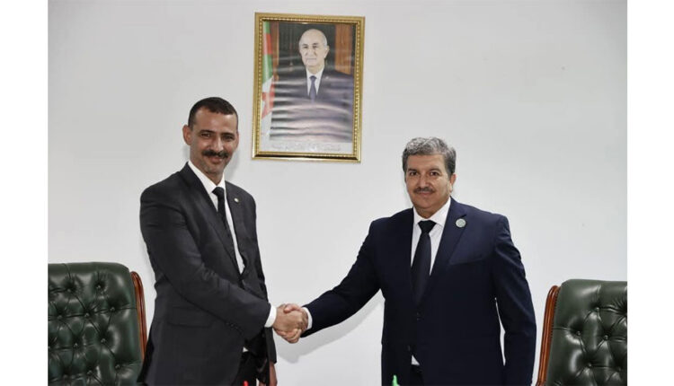 وزير الثقافة يجري مباحثات مع وزير الاتصال الجزائري