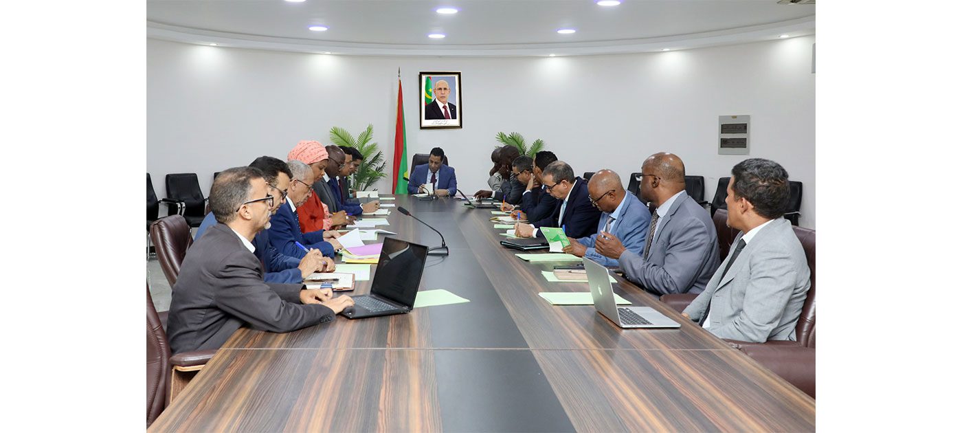 الوزير الأول يترأس اجتماع اللجنة الوزارية المكلفة بالتحضير لاكتتاب 3000 موظف وعامل