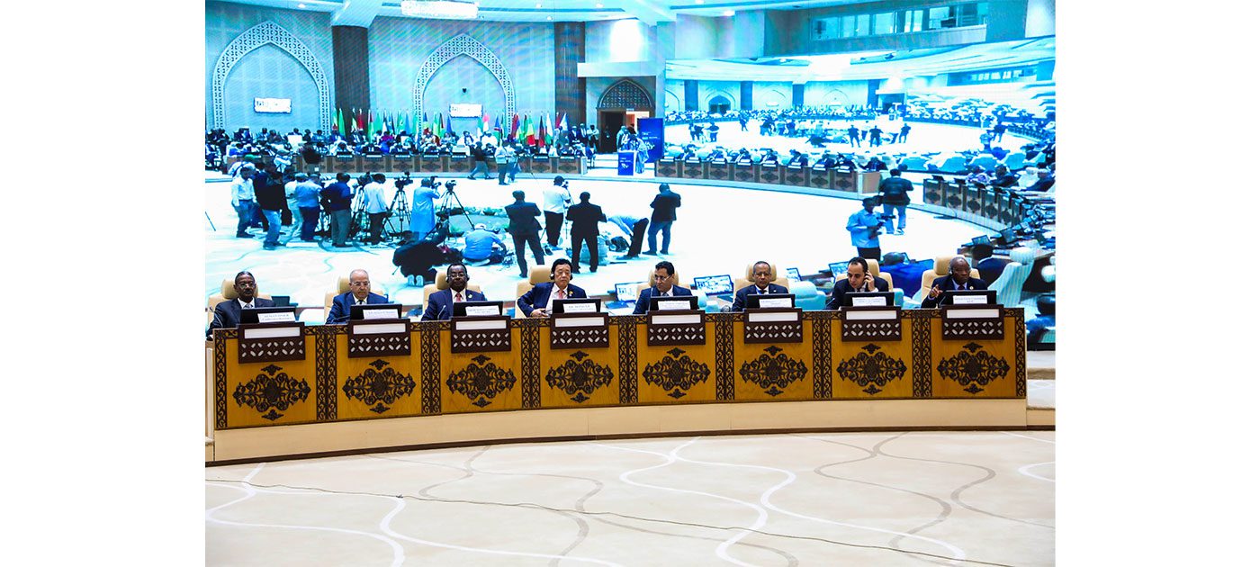 الوزير الأول يشرف على انطلاق أعمال الدورة الرابعة والثلاثين للمؤتمر الإقليمي لمنظمة الأمم المتحدة للأغذية والزراعة (الفاو) لإفريقيا