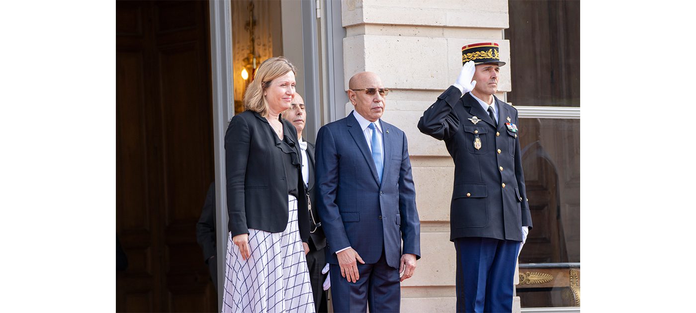 رئيس الجمهورية يؤدي زيارة لمقر الجمعية الوطنية الفرنسية بباريس