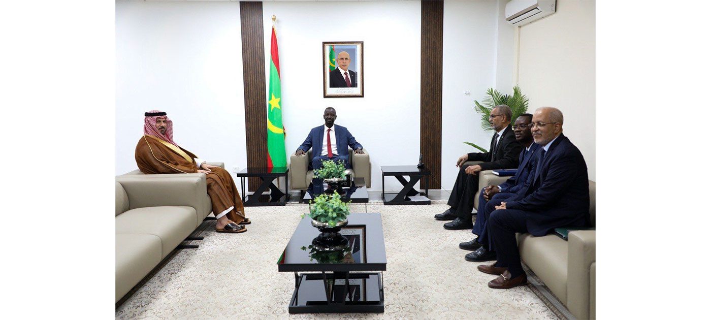 وزير الصحة يستقبل السفير السعودي