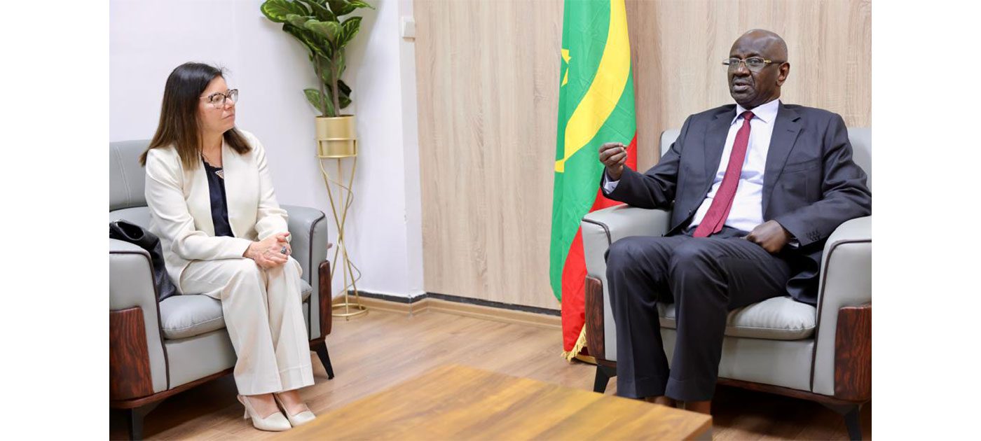 وزير الشؤون الخارجية يستقبل السفيرة الإيطالية