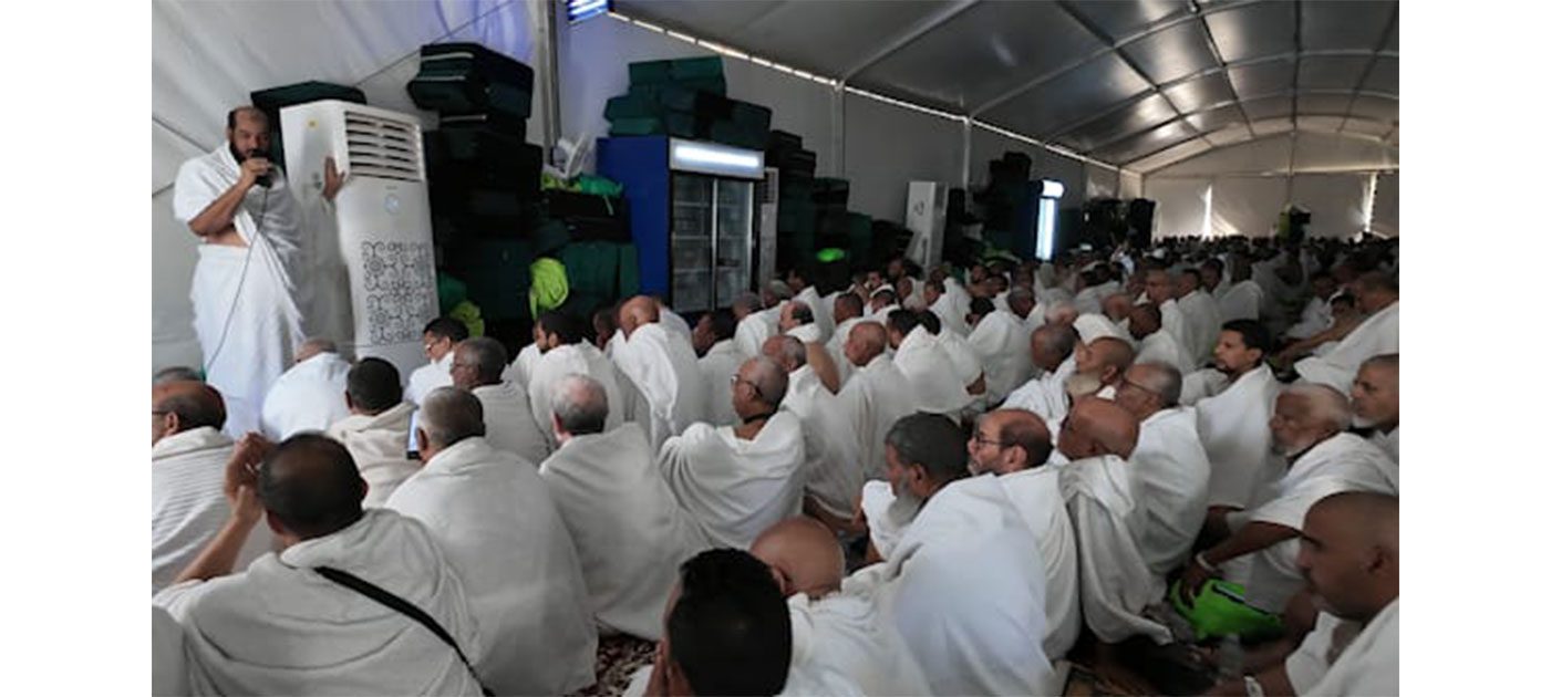 حجاجنا الميامين يقفون على صعيد عرفات لأداء ركن…