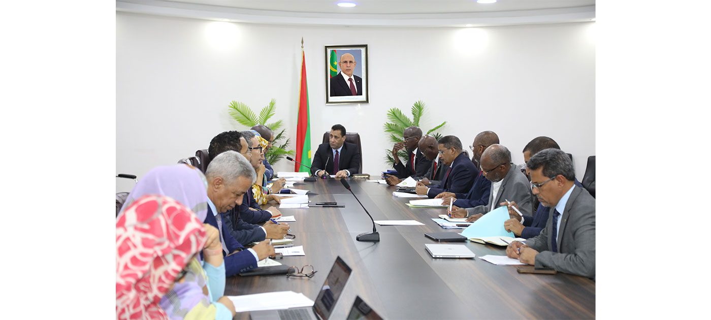 الوزير الأول يترأس اجتماع اللجنة الوزارية المكلفة…