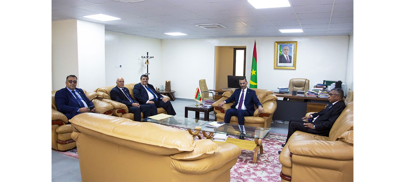 وزير الثقافة يستقبل السفير الفلسطيني